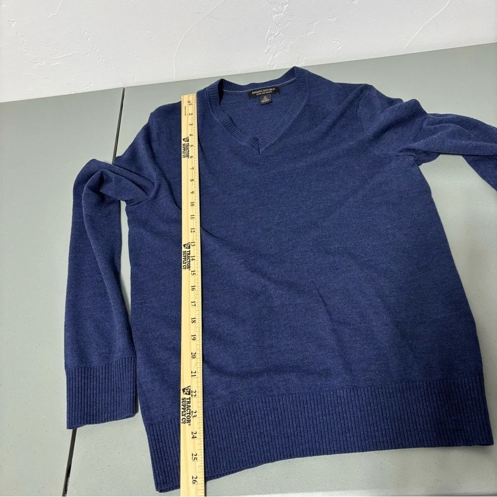 Banana Republic Extra Fine Merino Wool Sweater Medium Men's Blue Navy V Neck Vee
